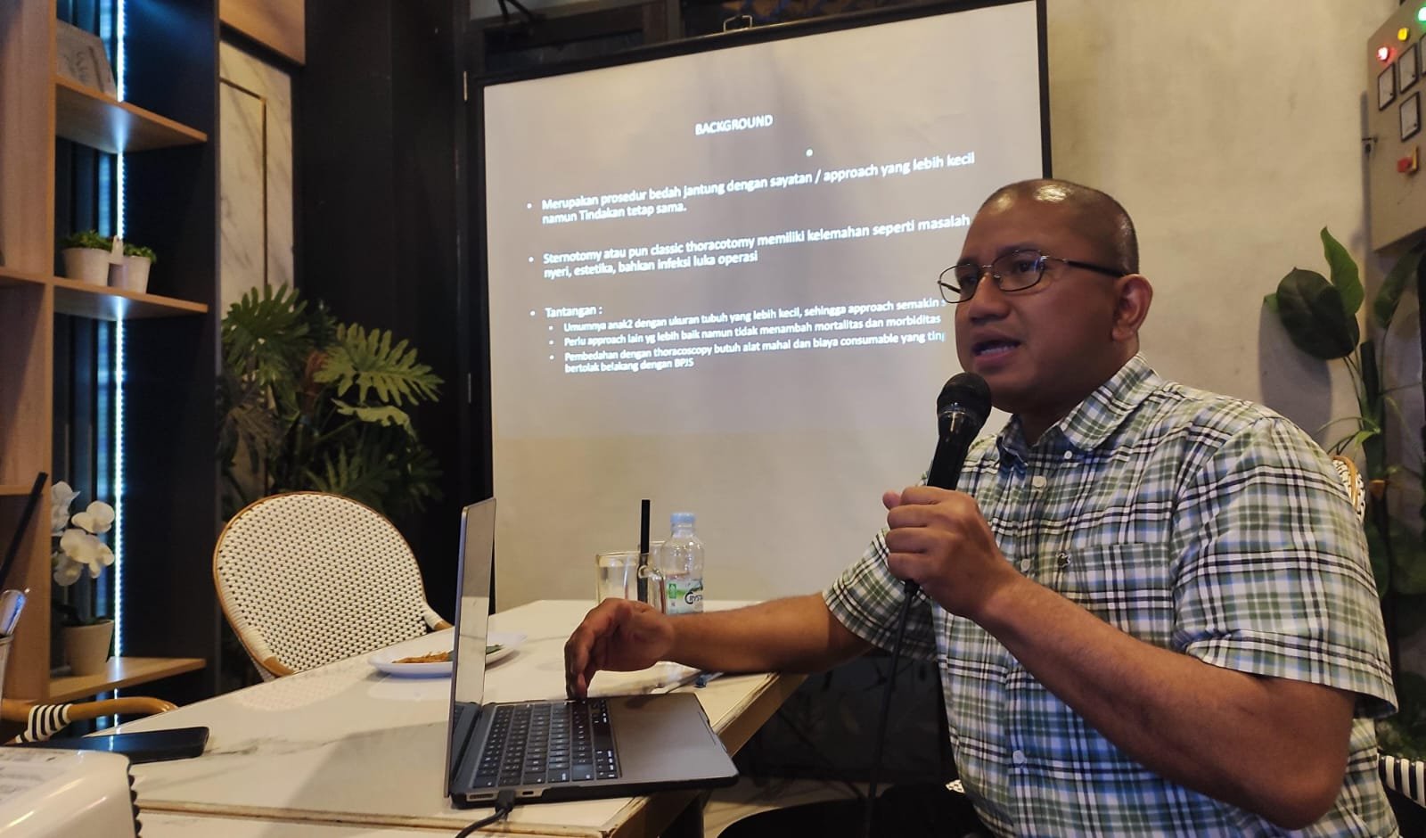 Siloam Hospitals Lippo Village perkenalkan layanan operasi jantung bawaan dengan teknik Minimally Invasive untuk pemulihan cepat.