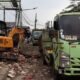 DLH Tangsel berhasil angkut tumpukan sampah di Pasar Ciputat dan Cimanggis, kembalikan fungsi jalan untuk kenyamanan masyarakat.