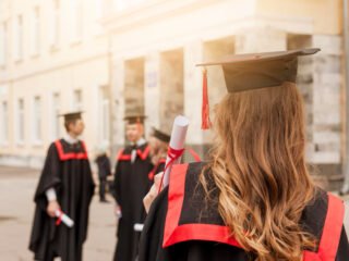 Harvard Lawan Trump Sanksi Cabut SEVP Mahasiswa Asing