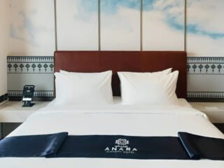 Grand Anara Airport Hotel, hotel bintang 5, hadirkan inovasi layanan tamu dengan teknologi MiiTel dan DeeTab untuk pengalaman menginap yang lebih efisien.
