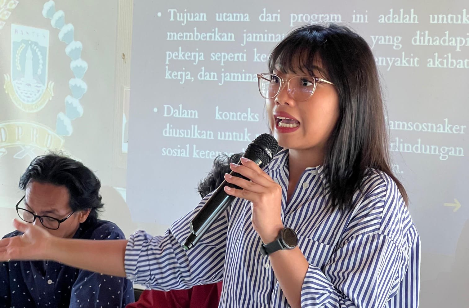 drg. Huga dan Abraham Garuda menekankan pentingnya Raperda Jamsosnaker untuk perlindungan pekerja dan kesejahteraan masyarakat Banten.