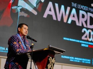Kepala Bapenda Kabupaten Tangerang Menerima Penghargaan The Leader Magazine Award 2025
