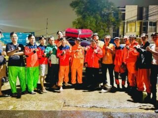 Penanganan Banjir di Tangsel, dari Evakusi Hingga Bantuan untuk Korban