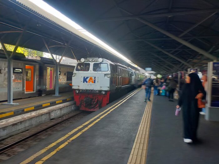 KAI Daop 8 Himbau Penumpang Datang Lebih Awal ke Stasiun Pada Peringatan May Day (PT KAI Daop 8 Surabaya)