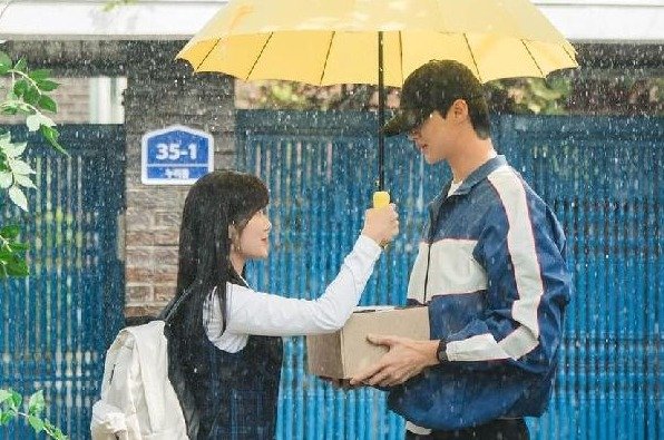 "Lovely Runner" adalah drama Korea terbaru yang memadukan romansa, fantasi, dan emosi. Tonton dan download di dramaencode untuk pengalaman terbaik!