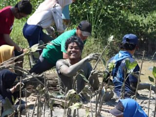 Merayakan Hari Buruh, LindungiHutan Hargai Petani Pohon Sebagai Pahlawan Hijau (Sumber: LindungiHutan)