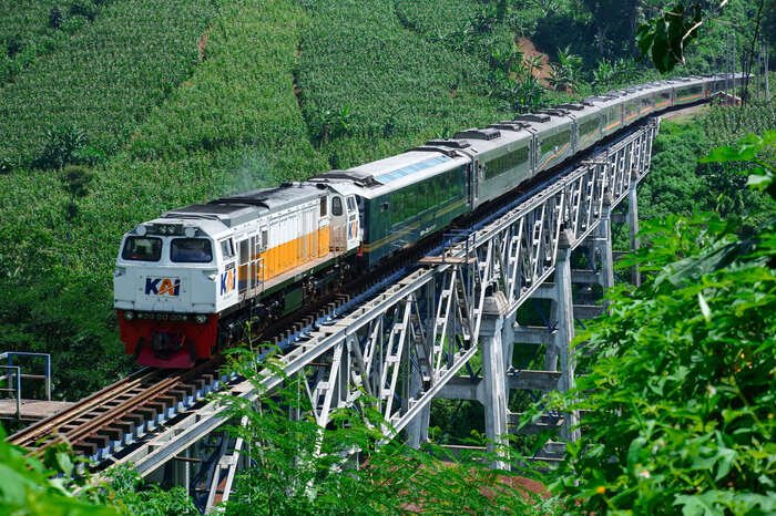 Pengalaman Berkesan Menikmati Keindahan Alam Indonesia Melalui Jendela Kereta Panoramic (Sumber: KAI)