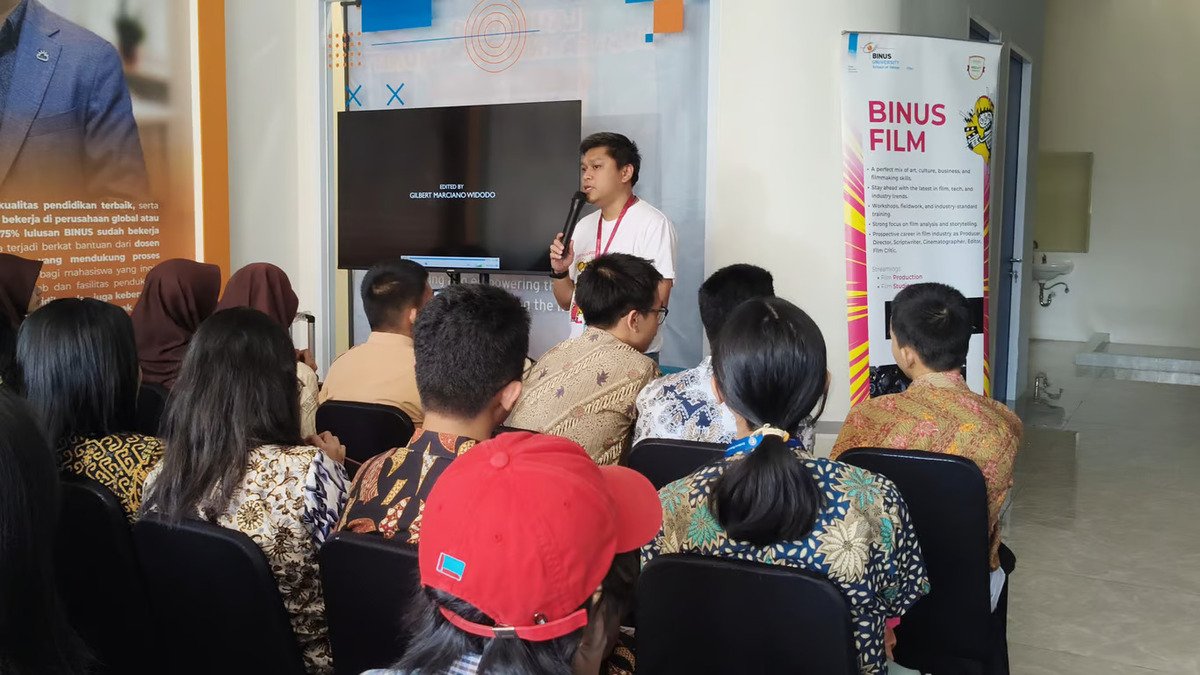 Program Studi Film BINUS University rayakan 15 tahun dengan Film BINUS Roadshow di Makassar, berbagi pengetahuan dan inspirasi.