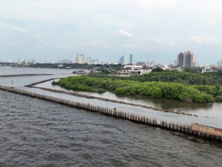 Progres Proyek Pembangunan Tanggul Pengaman Pantai NCICD Paket 2 (Sumber : PT Waskita Beton Precast Tbk)