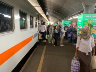 Suasana Long Weekend Hari Raya Waisak di Stasiun Malang (PT KAI Daop 8 Surabaya)