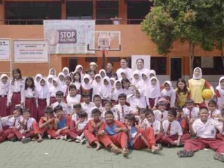Sun Life Indonesia Rayakan 30 Tahun dengan Donasi Peralatan Basket ke 30 Sekolah