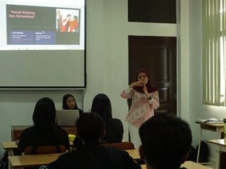 Mahasiswa Prodi Komunikasi UMT Gelar Sosialisasi Anti-Bullying di SMK PGRI 1 Kota Tangerang