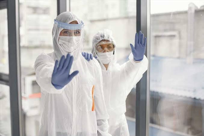 HAI Uniform, produsen baju cleanroom dan antistatik berkualitas, memenuhi standar kebersihan industri farmasi, bioteknologi, dan makanan
