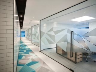 Tips Menata Interior Gedung dengan Kaca Film dan Sticker Kreatif
