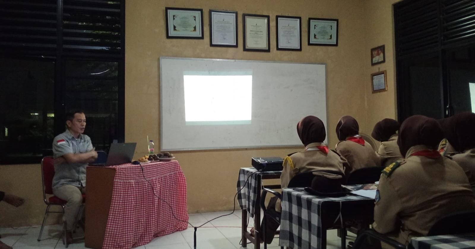 Pelatihan jurnalistik Pramuka Penegak di Cisoka, Tangerang, tingkatkan keterampilan komunikasi anggota di era digital.