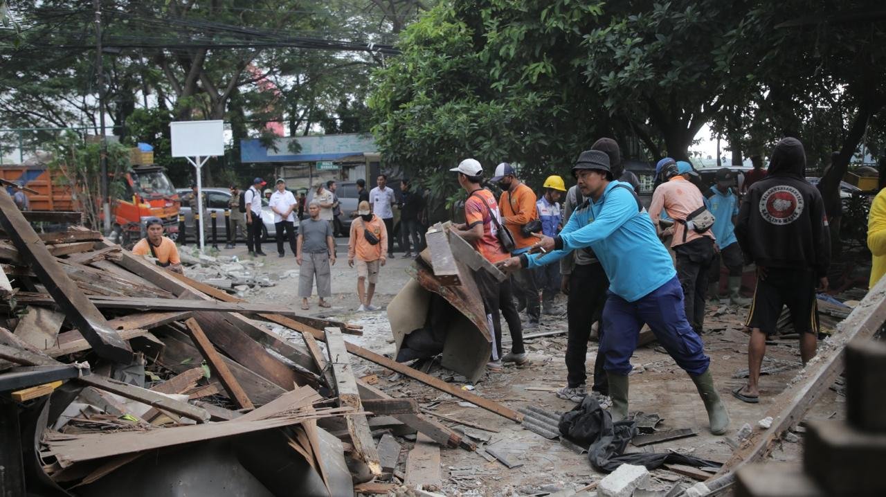 Pemerintah Kota Tangerang mulai pembongkaran bekas Pasar Pisang untuk fasilitas publik. Proses berjalan lancar dan kooperatif.