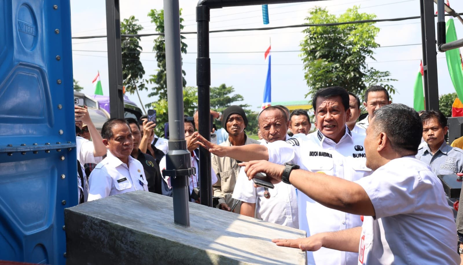 Peresmian Instalasi Pengolahan Air Bersih di Desa Gembong Tangerang untuk tingkatkan akses air sehat dan berkelanjutan bagi warga.
