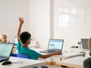 Literasi Digital, Etika, dan AI: Pilar Baru Pendidikan Masa Kini