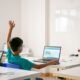 Pendidikan Indonesia menghadapi tantangan AI. Literasi digital, etika, dan peran guru jadi kunci menyongsong transformasi teknologi.
