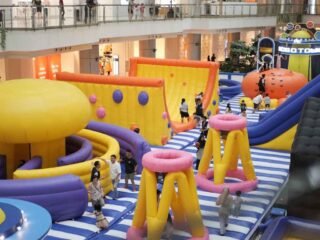 ROBOTOWN: Playground Interaktif Futuristik di PIK Avenue untuk Liburan Seru Anak-Anak