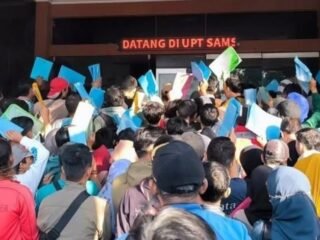 Membludaknya Antrian di Samsat Kota Serang: Cermin Krisis Ruang Publik Pelayanan