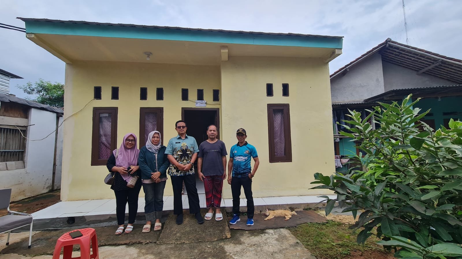 Program RUTLH Tangsel ubah nasib warga! Atap bocor kini jadi kenangan. Baca kisah inspiratif Hidayat dapat rumah layak huni