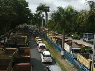 Demo Sopir Truk Tolak Zero ODOL Terus Berlanjut Menunggu Respon Pemerintah