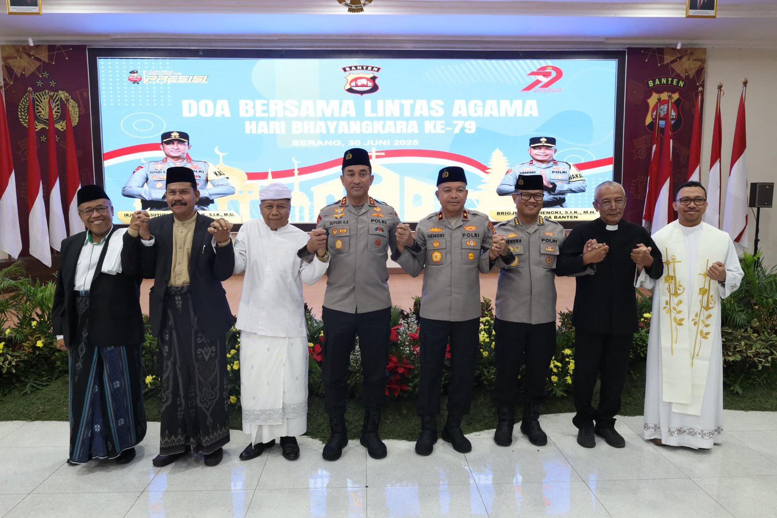Polda Banten gelar doa lintas agama dan santunan anak yatim sambut Hari Bhayangkara ke-79, simbol persatuan dan semangat kebangsaan.