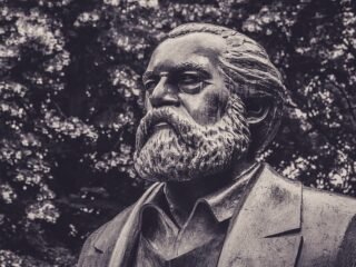 Marxisme di Tengah Ketimpangan: Apakah Kita Masih Hidup dalam Kelas?
