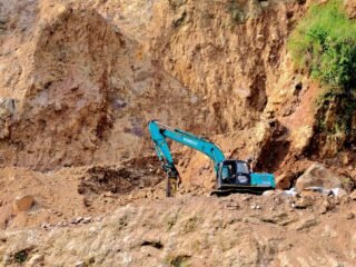 Daftar tujuh negara dengan produksi nikel terbesar di dunia, dengan Indonesia memimpin, dan pelajari peran nikel dalam industri baterai.