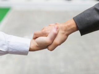 Politik Balas Jasa di Birokrasi: Ketika Loyalitas Mengalahkan Kompetensi