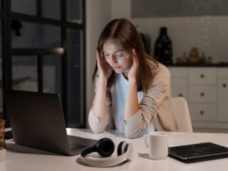 Fenomena Productivity Guilt di Era Hustle Culture: Dampak Psikologis dan Cara Mengatasinya