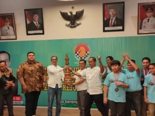 Kabupaten Tangerang kembali raih juara umum Kejurprov Catur Banten 2025 usai meraih 22 medali. Target selanjutnya: Porprov dan Kejurnas.