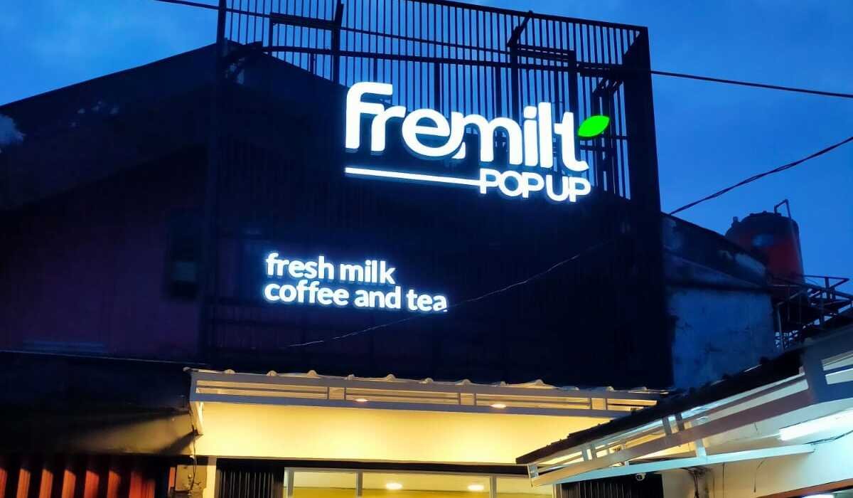 Letter sign huruf timbul jadi pilihan utama pelaku usaha Jakarta untuk identitas visual yang elegan dan profesional.