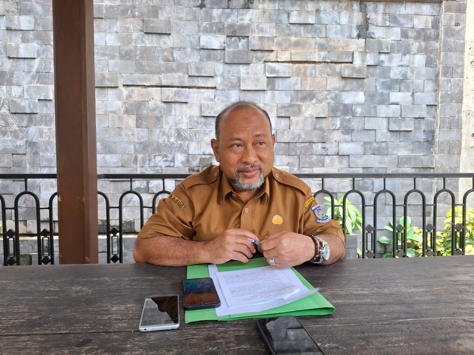 DLH Tangsel laporkan 9 perusahaan ke Polres karena tak miliki dokumen lingkungan, IPAL, dan TPS Limbah B3. Wali Kota dukung penindakan.