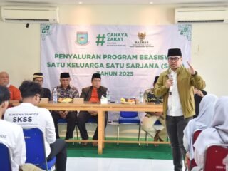 Pemkot Tangsel dan Baznas salurkan beasiswa SKSS kepada 35 mahasiswa penghafal Al-Qur'an sebagai bentuk dukungan pendidikan religius.