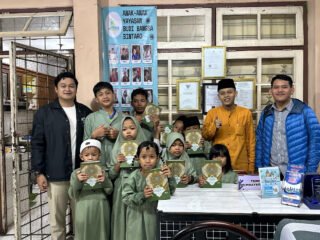 Rayakan HUT ke-17, TIDAR Tangsel bagikan 100 makanan dan 50 mushaf Al-Qur’an ke masjid dan yayasan di Tangerang Selatan.