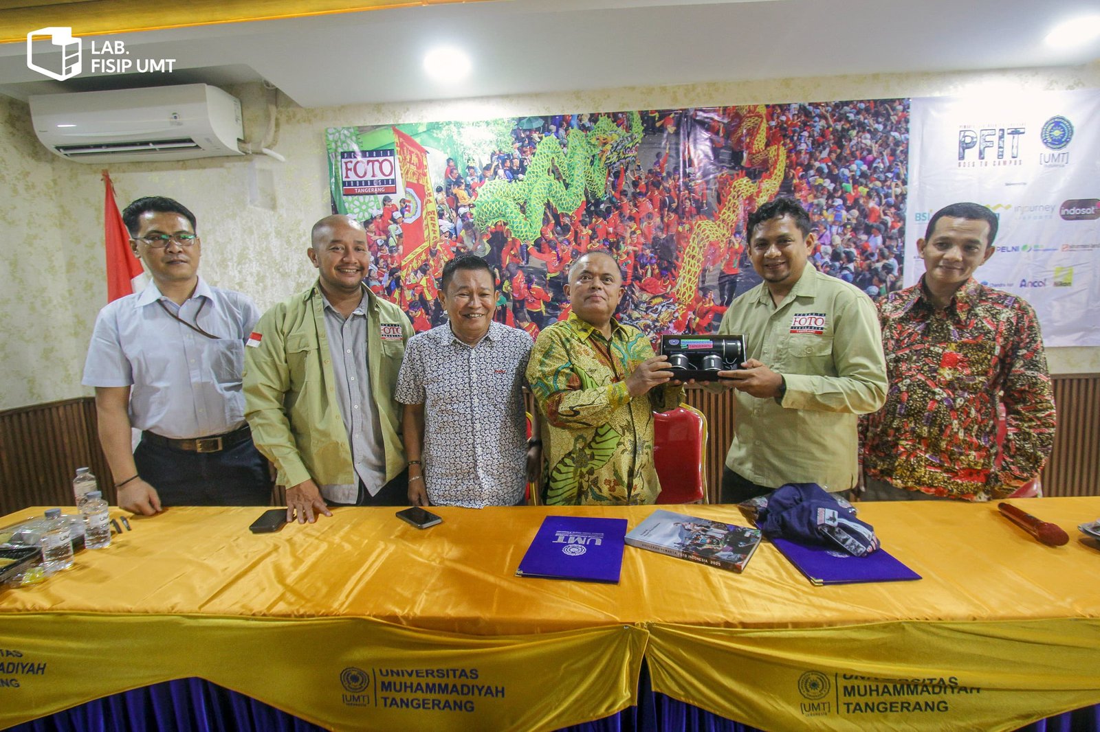 Rektor UMT membuka acara PFI Tangerang Goes To Campus yang menghadirkan seminar dan workshop jurnalistik untuk mahasiswa UMT.