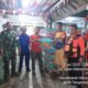 Genangan hingga 130 cm landa Tangsel akibat hujan deras. Pemkot turunkan tim gabungan untuk evakuasi dan distribusi bantuan.