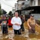 Wali Kota Tangsel tinjau banjir di Pondok Maharta, siapkan bantuan makanan, pompa air, dan antisipasi penyakit pascabanjir.