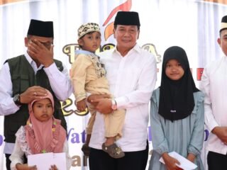 Bupati Tangerang hadiri bakti sosial FUADA di Desa Daru, santuni anak yatim dan dukung khitanan massal sebagai tradisi kepedulian.