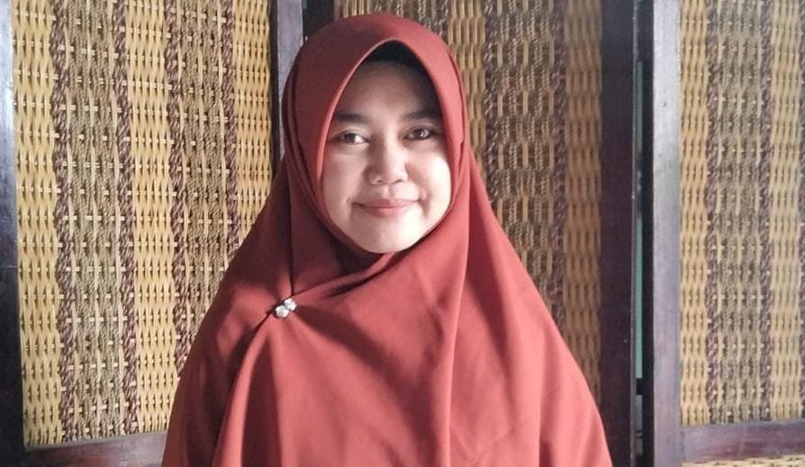 Mengenalkan bahasa Inggris sejak dini penting, namun harus seimbang dengan bahasa ibu agar anak cerdas tanpa kehilangan jati diri budayanya.