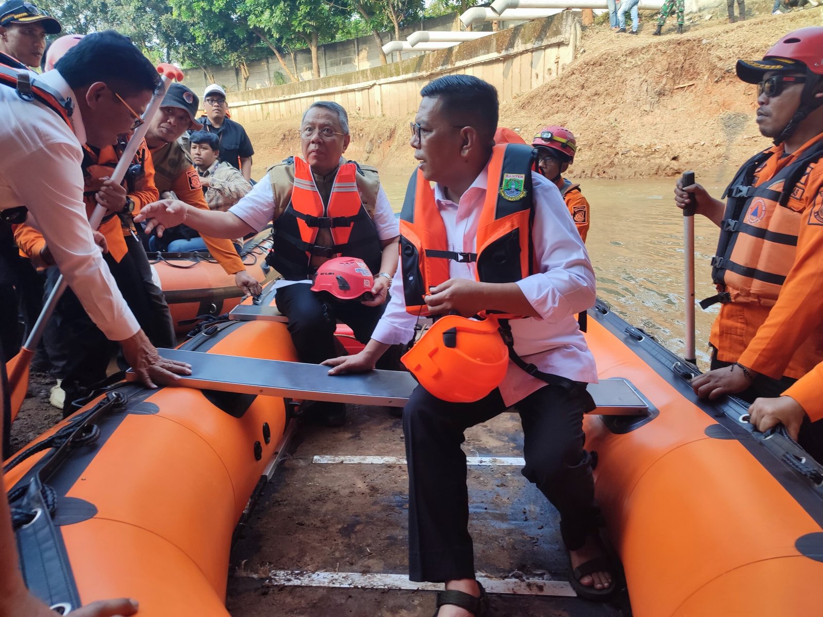Gubernur Banten susuri Kali Angke 10 km bersama kepala daerah, tinjau langsung penyebab banjir dan siapkan solusi jangka panjang.