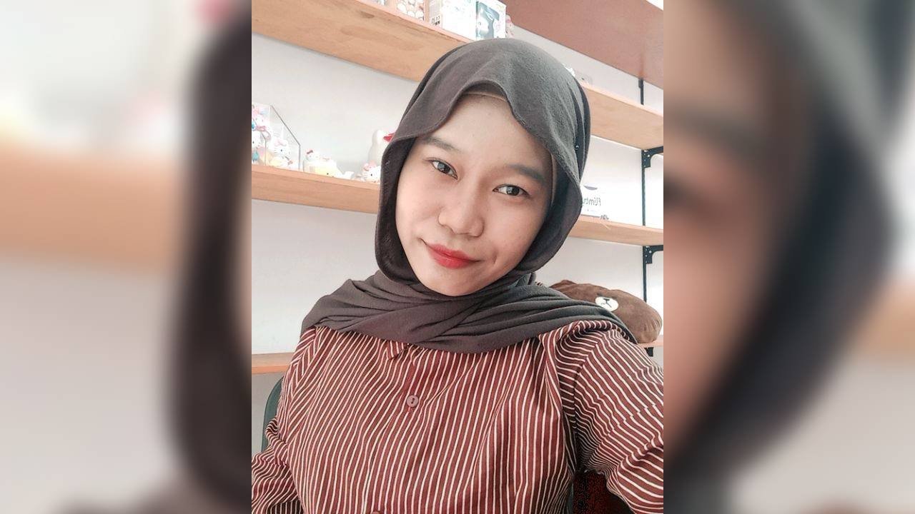 Bahasa Inggris penting dikenalkan sejak dini melalui lagu, permainan, dan media audio visual untuk mendukung perkembangan kosakata anak.