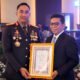 Gubernur Banten Andra Soni terima penghargaan dari Kapolda atas kontribusi Pemprov Banten menjaga stabilitas Kamtibmas di wilayah hukum.