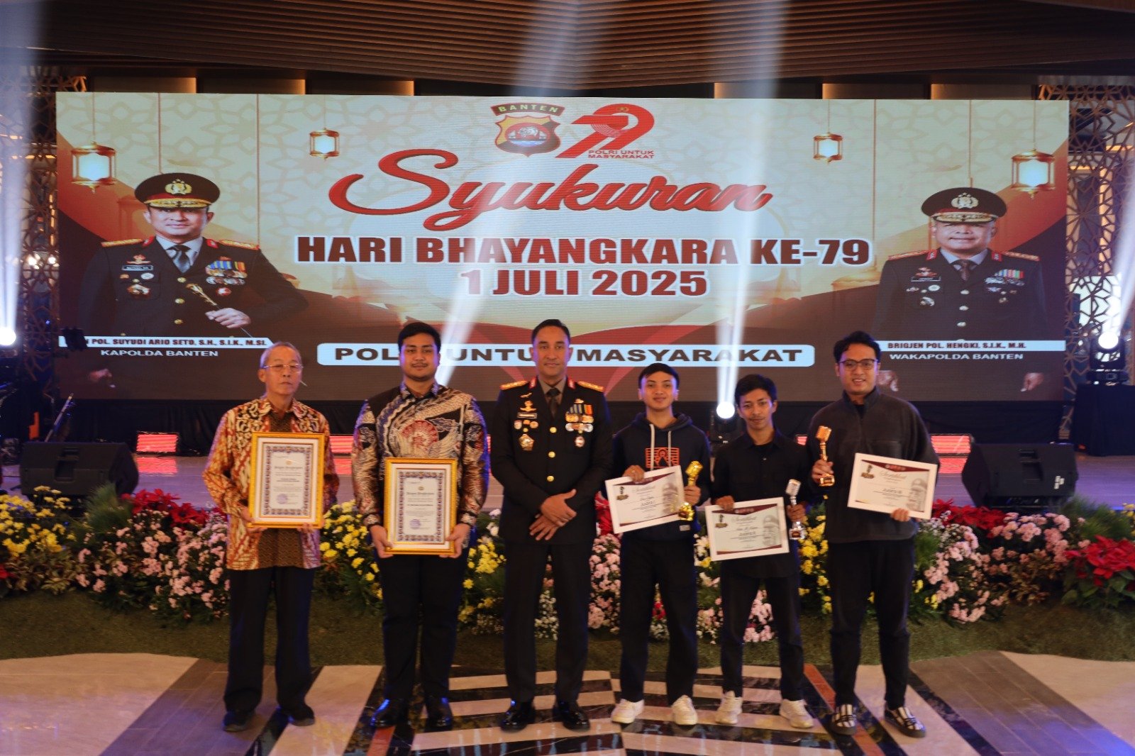 Polda Banten rayakan Hari Bhayangkara ke-79 dengan lomba-lomba seru, dari kebersihan hingga stand up comedy. Ini daftar lengkap pemenangnya.