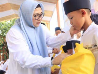 Wabup Intan hadiri santunan anak yatim di Sepatan, ajak anak semangat belajar dan tegaskan komitmen beasiswa Pemkab Tangerang.