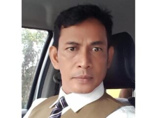 Sebanyak 387 ASN Pemkab Tangerang dilantik, termasuk Ferry Zulfian yang kini menjabat Sekcam Teluknaga menggantikan Rizki Rizani Fachzi.