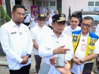 Gubernur Andra Soni umumkan penetapan Deden Apriandhi H sebagai Sekda Banten, dorong efektivitas birokrasi dan pelayanan publik.