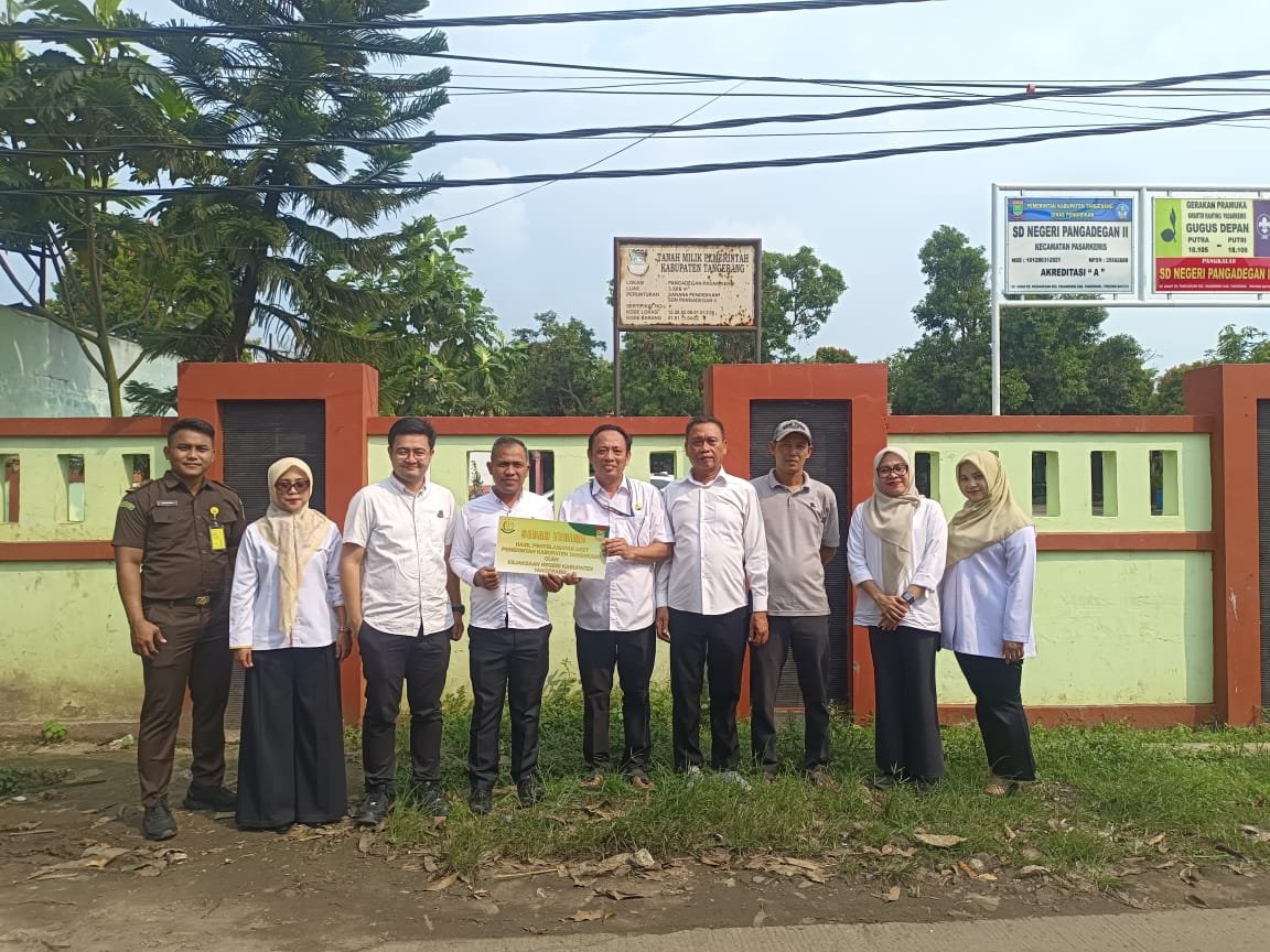 Tanah SDN Pengadegan II senilai Rp 5,5 Miliar berhasil diamankan Kejari dan BPKAD Tangerang setelah 20 tahun dikuasai secara ilegal.
